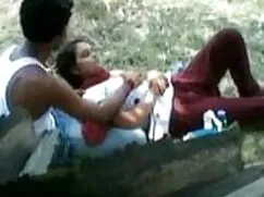 দ্বৈত মেয়ে ও এক ইংল ...