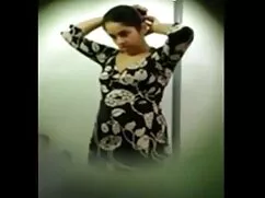 বড় সুন্দরী মহিলা ইং ...