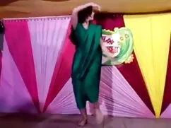 উলঙ্গ নাচের স্বামী ও ...